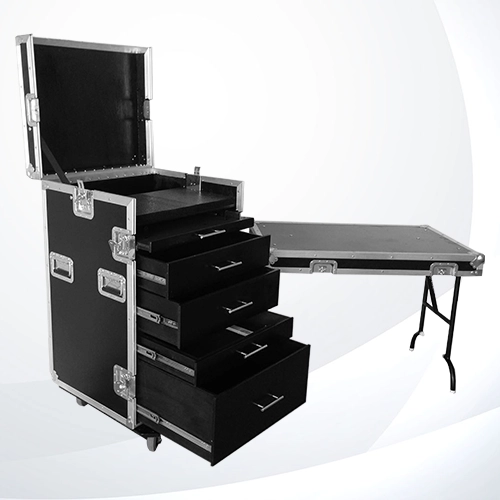 Working Case Deluxe fabricado en triplay de 12 mm con cajones, tapa frontal que se convierte en mesa, tapa superior abatible con espacio para impresora, ruedas de uso rudo, iluminación LED opcional y fuente de alimentación con supresor de picos abierto